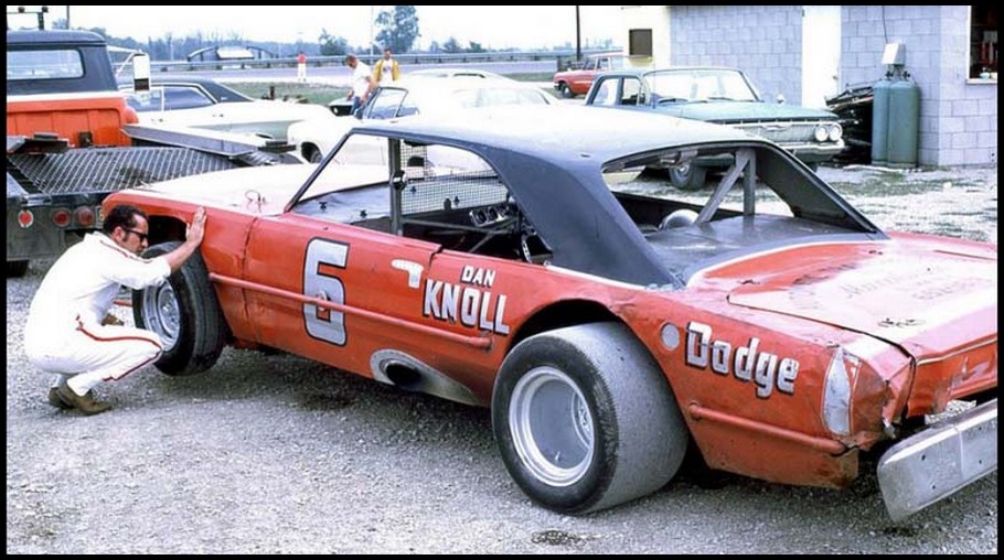Danny Knoll Sr. at Cayuga Speedway 1969. Note the square tubing roll cage and the centre seat location. Courtesy of Mike Lindsay