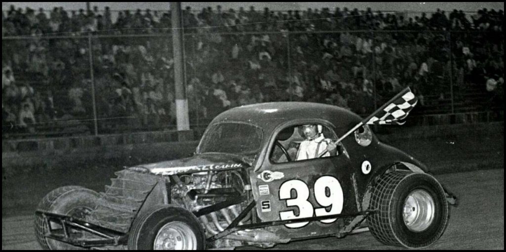 Don Turner takes the Checkers in his #39 at Merritteville Speedway - Courtesy of Ken Holmes