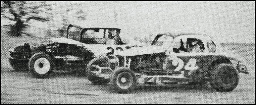 Will Cagle #24 and Denny Deagle racing hard at Merrittville. Courtesy of Wheelspin News