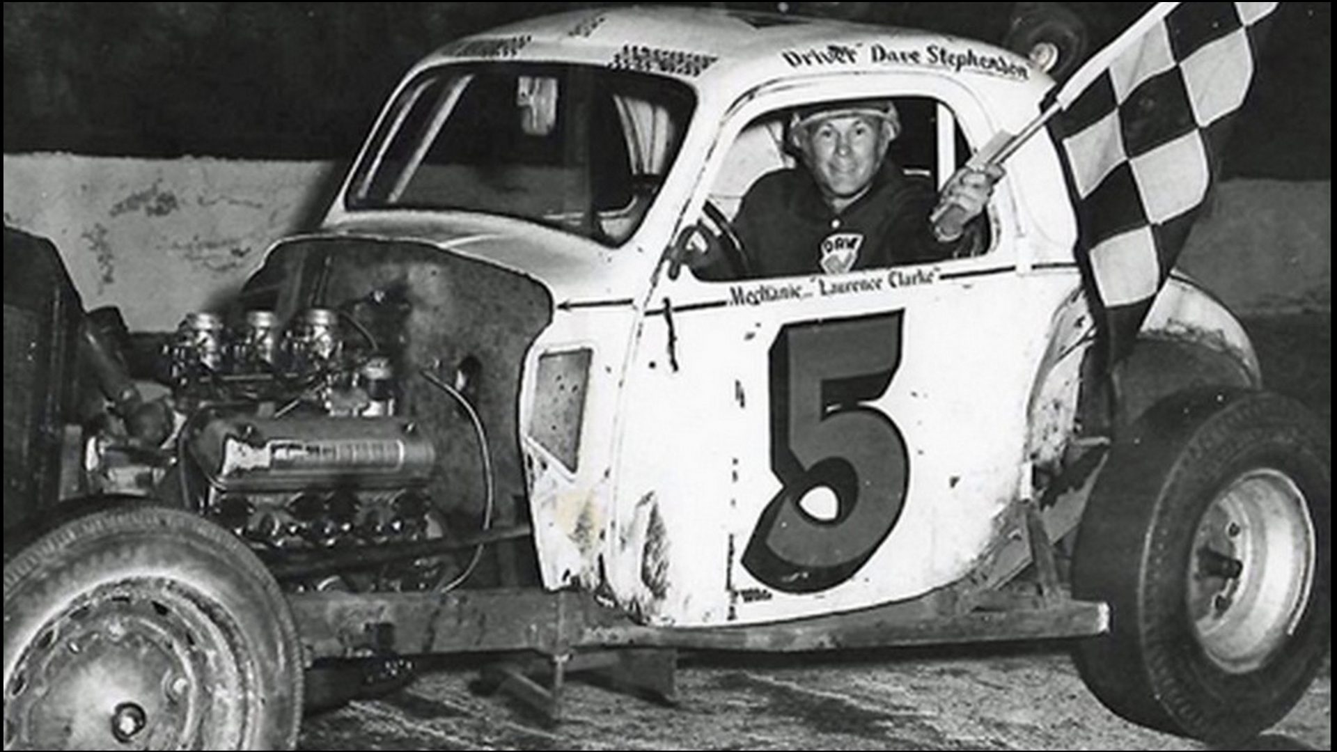 Dave-Stephensoon-takes-the-win-at-Pinecrest-Speedway.-Courtesy-of-Biull-Stephenson