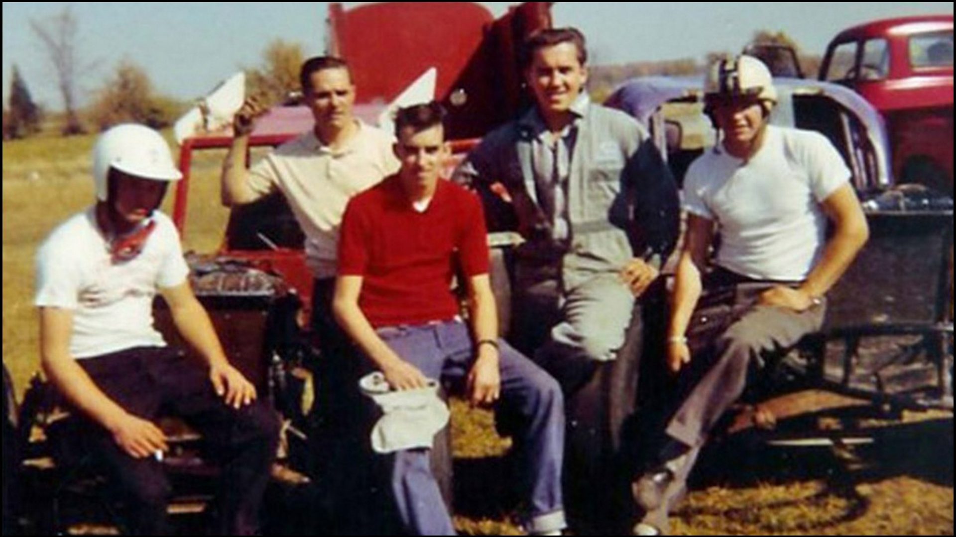 Dick-Mahoney-White-Helmet-Oakley-Sedore-Gib-Paul-Doug-Prior-and-Johnny-Iynas-at-South-Shore-Speedway.-Courtesy-of-Dick-Mahoney.