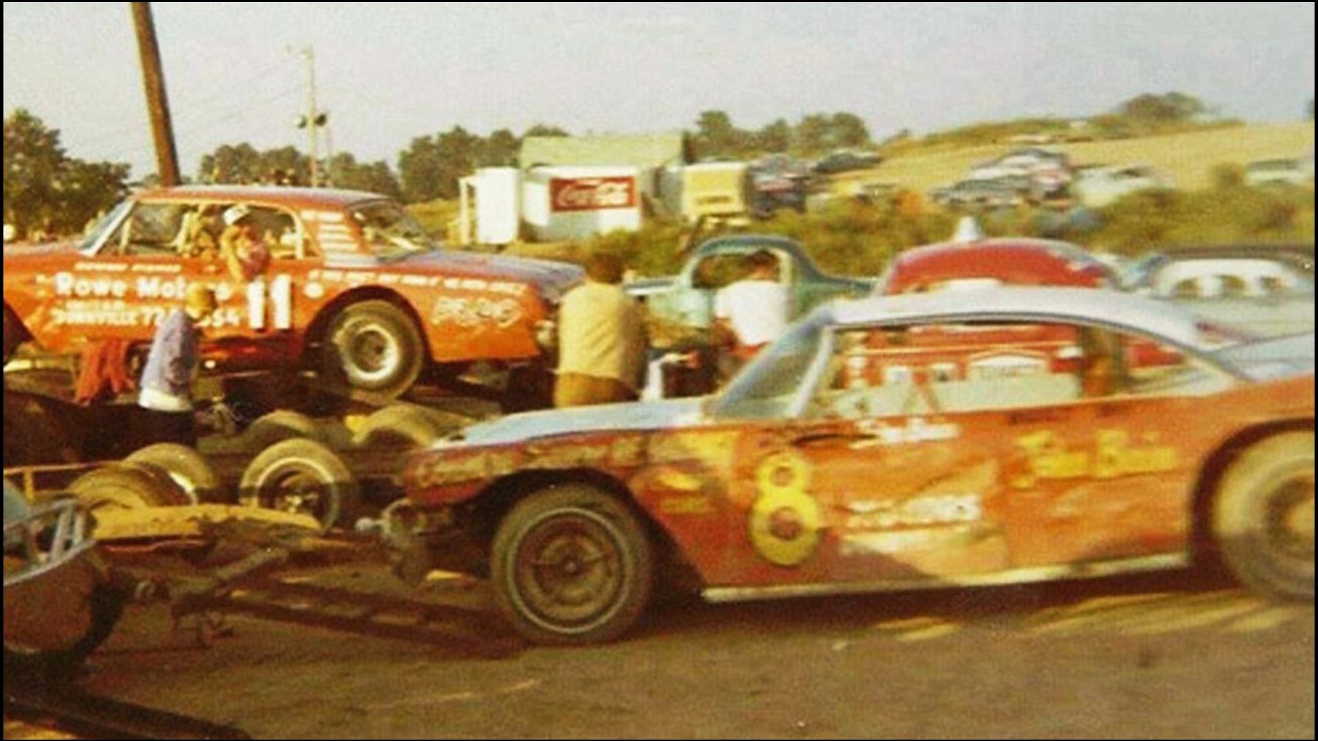 Howard-Disher-at-Ascot-Park-Tillsonburg-Ontario-unloading-his-11-Late-Model-in-1970-the-year-that-Ascot-Park-reopened-after-being-closed-for-several-years.-Courtesy-of-Mike-Lindsay