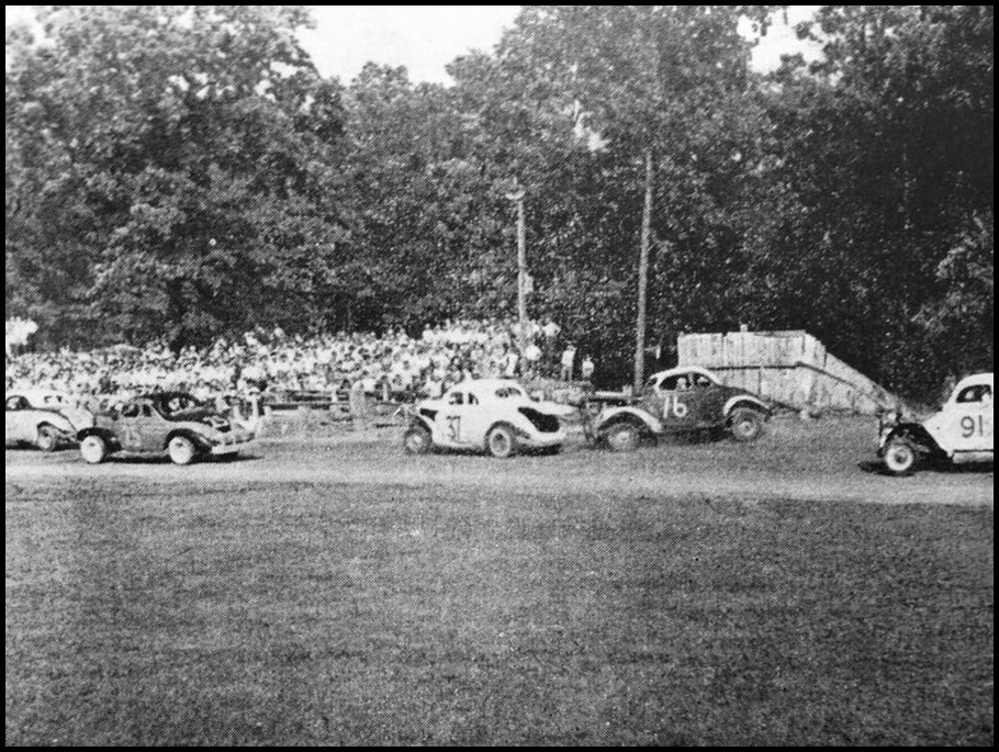 Getting lined up for the next race at'Mohawk Park' 1952 in Brantford. Courtesy of Glen Tustin