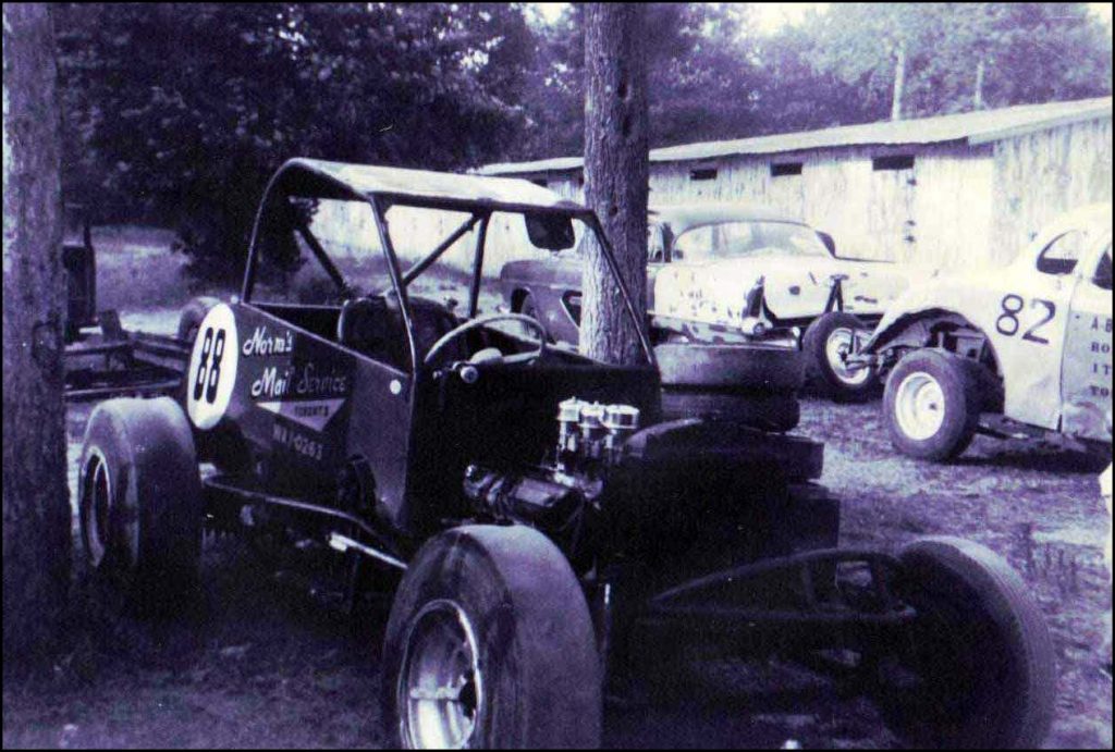 Norm Hagen's car at Wasaga Beach Speedway. Courtesy of John Shirtliff