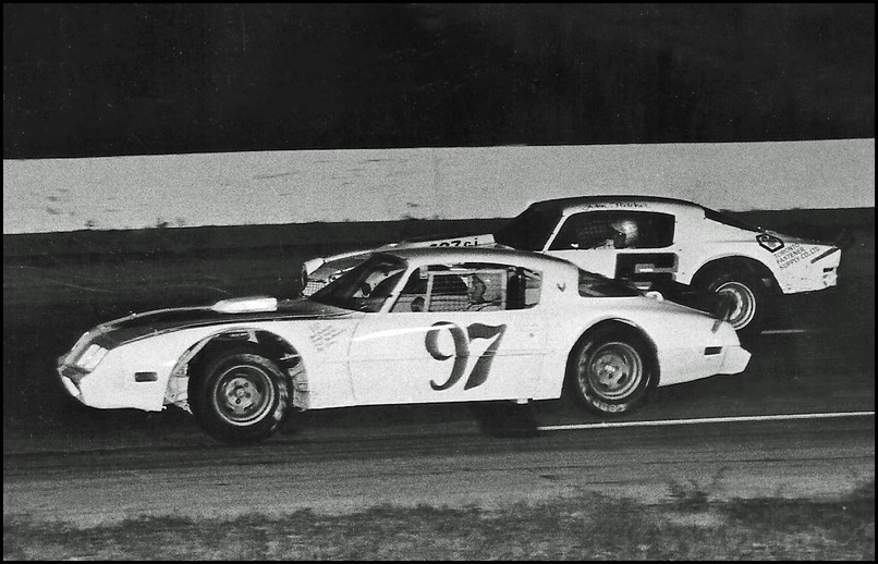 #97 Doug Garner and #6 John Fletcher at Cayuga Speedway. Courtesy of Judy & Steve Livingstone