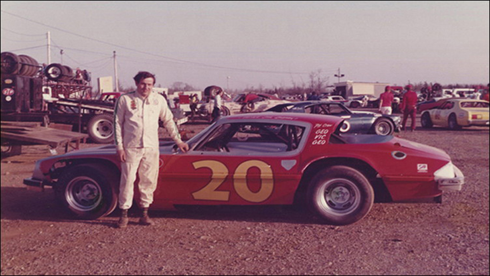 Jim-Shipway-with-his-race-car-at-Delaware-Speedway-1975. (1)
