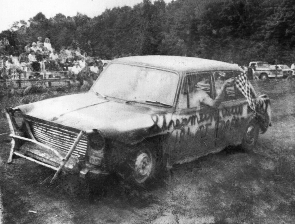 Joe Meyer in his Streamline Auto sponsored Mini at LIP'N - John Speedway